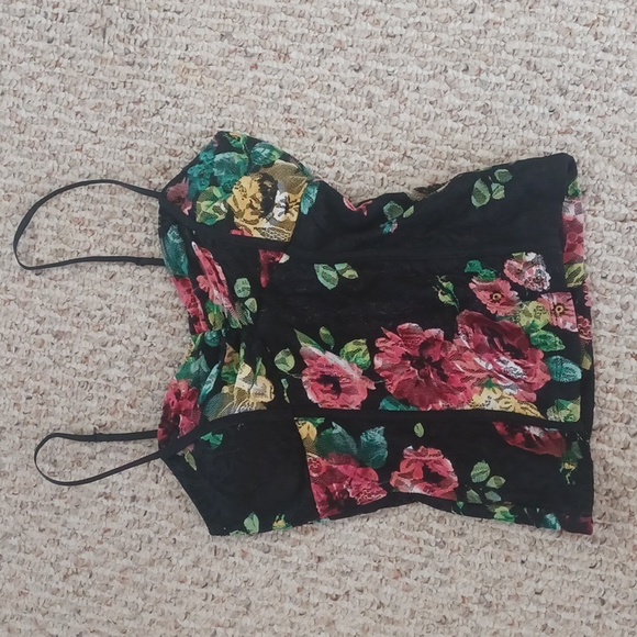 4 tops - Picture 1 of 9